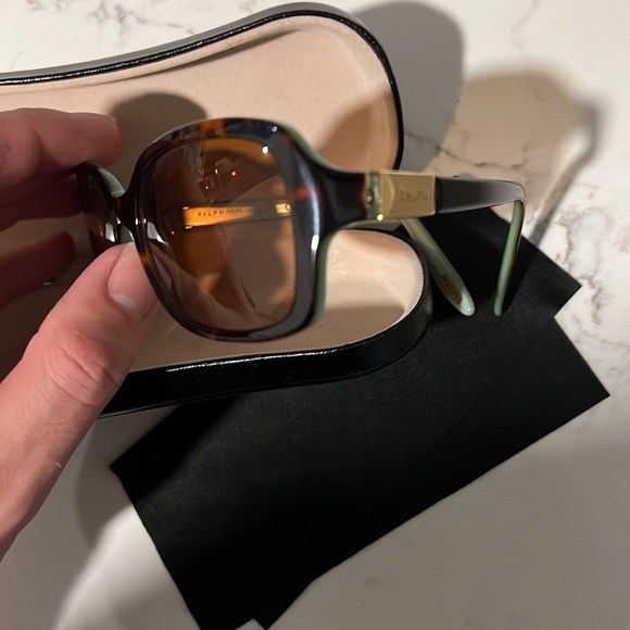 Beautiful sunglasses by Ralph Lauren - Picture 3 of 7